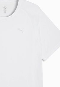 Λευκό t-shirt Puma με κοντά μανίκια, στρογγυλή λαιμόκοψη και μικρό λογότυπο Puma στο αριστερό στήθος.