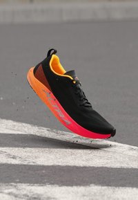 Δεν επιλέχθηκε, black/silver/orange pop