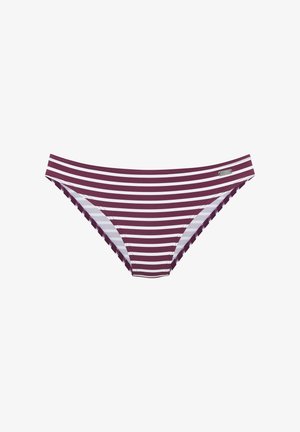 Tīrsvītras bikini apakšdaļa garnetkrāsā un baltā krāsā ar zemu jostas līniju un mazu taisnstūrveida metāla zīmola etiķeti labajā pusē.