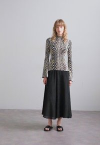 Thumbnail Image 2