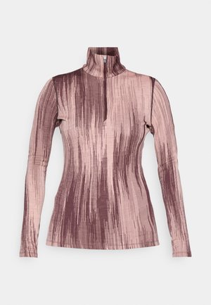 Dolgimi rokavi, zgornji del z zarezo v gradientu od rožnato rdeče do temno mauve, ki ima navpične črtaste vzorce in sprednje zadrgo do polovice.