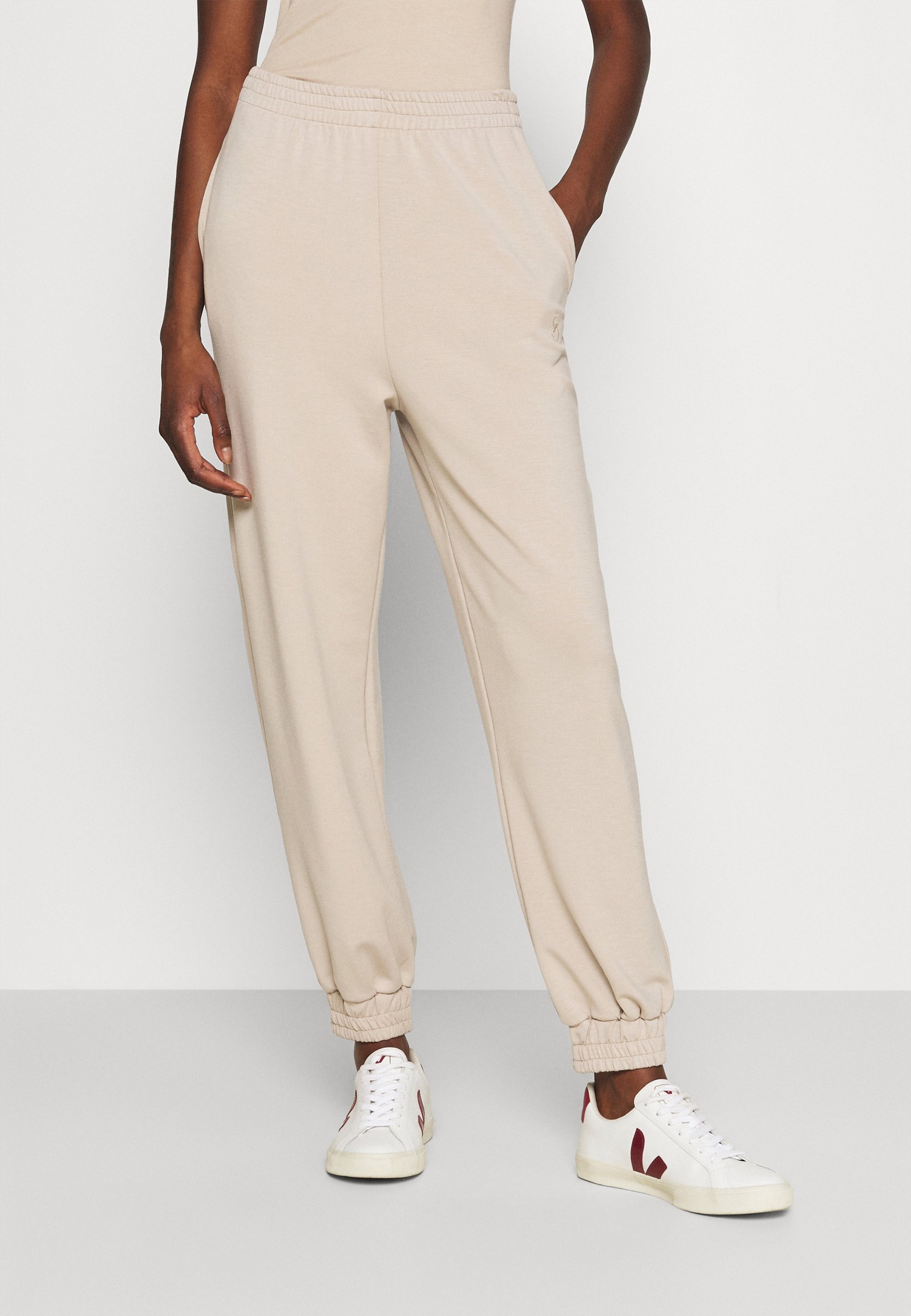 Gestuz CHRISDAGZ - Trainingsbroek - beige/Beige - Zalando.nl