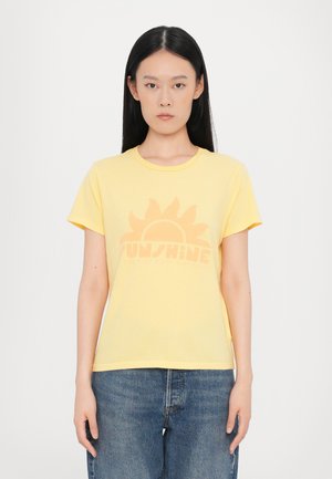 THE LITTLE GOODIE GOODIE TEE - Camiseta estampada - yellow