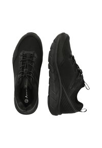 Mustat urheilukengät, joissa on teksturoitu synteettinen päällinen, pehmustettu pohja ja säädettävä nauhajärjestelmä. Suunniteltu mukavuutta ja vakautta varten.