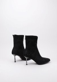 LIMMA DOUSTRAAT - Botines - black