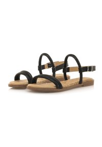 Sandalias negras con dos tiras frontales y una tira en el tobillo. Acabados en un tejido texturizado y una plantilla plana de color beige con un diseño similar a la madera.