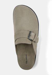 PULL&BEAR WITH BUCKLE - Papucsszandálok - beige