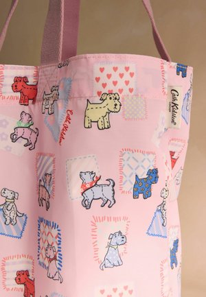 Ružová taška s uchom so zobrazením pestrofarebných ilustrácií psov a vzorovaných štvorcov, vyrobená z hladkého materiálu s mäkkými, obdĺžnikovými uchami.