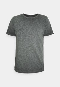 Camiseta gris jaspeada de manga corta, con neckline redondo y una textura suave. Presenta un patrón sutil con un corte relajado.