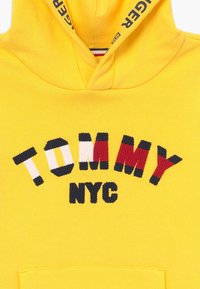 Tommy Hilfiger Jersey con capucha - yellow