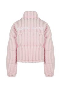 Giacca a vento rosa con texture a coste, colletto alto e logo ricamato "KARL KANI" sulla parte anteriore. Presenta polsini e orlo elasticizzati.