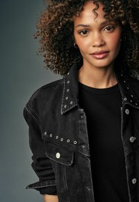 Next TRUCKER - Chaqueta vaquera - black eyelet