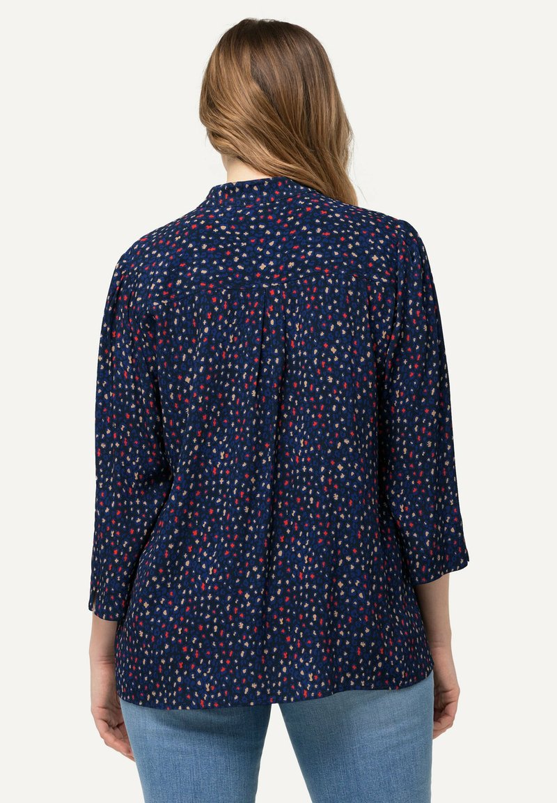 Felpa dal taglio oversize con pied-de-poule, collo alto e maniche a 3/4
