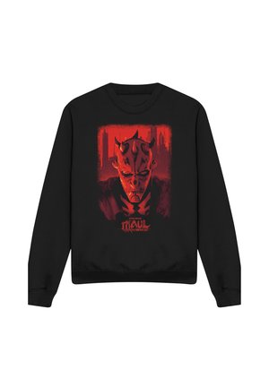 Schwarzer Sweatshirt mit rotem Grafikbild von Darth Mauls Gesicht mit Hörnern und dem Text „Star Wars Maul Showdown“ darunter auf einem Stadtlandschaftshintergrund.