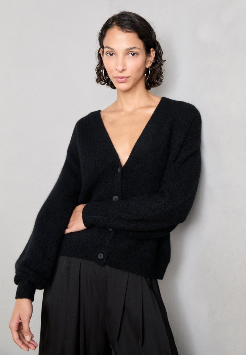Mos Mosh THORA V-NECK - Kofta - black