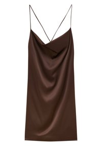 Camisole en satin marron avec un col bénitier drapé, des fines bretelles ajustables, et une texture lisse, présentant une coupe décontractée et un design minimaliste.