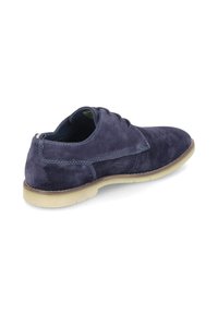Dunkelblaue Wildlederschuhe mit strukturierten Akzenten und leichter Gummisohle. Sie verfügen über ein klassisches Schnürdesign und kontrastierende Nähte.