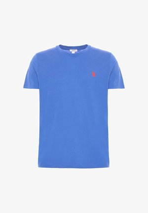 T-shirt blu a maniche corte con collo rotondo e piccolo logo rosso sul petto a sinistra, mostrata su sfondo bianco.