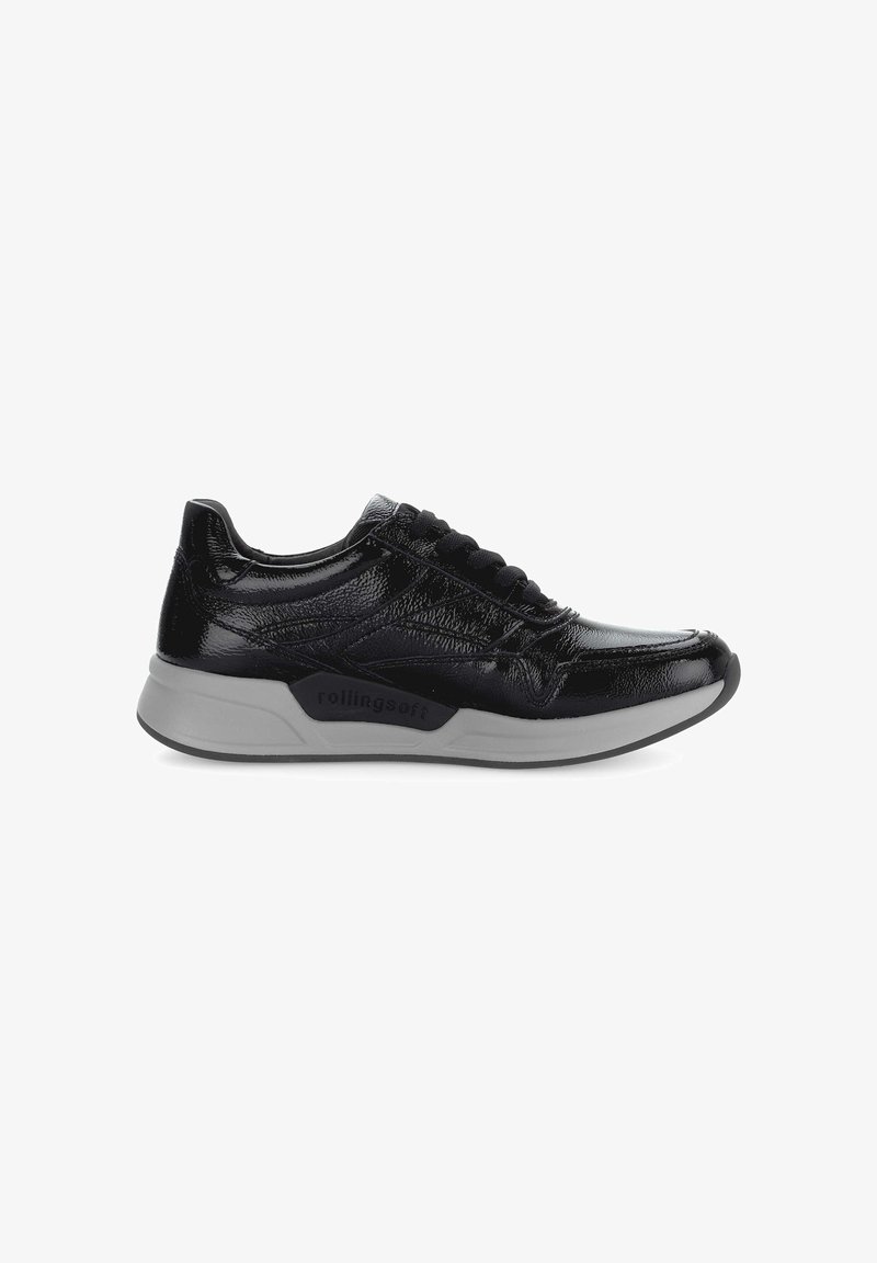 Sneaker sintetiche nere con finitura lucida, design texturizzato e suola in gomma grigia. Presentano lacci neri e un marchio sul lato.
