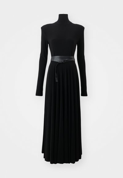 Norma Kamali SHOULDER PAD TURTLE FLARED DRESS TO MIDCALF - Džersejové šaty - black