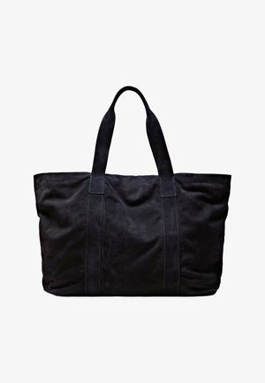 Grote zwarte suède shopper met twee handvatten en verticale stiksels, afgebeeld tegen een effen witte achtergrond.