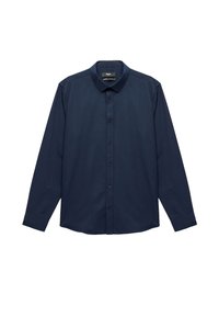 Camisa de botón de manga larga azul marino con cuello puntiagudo, hecha de una tela suave, con botones en el frente y puños de un solo botón.