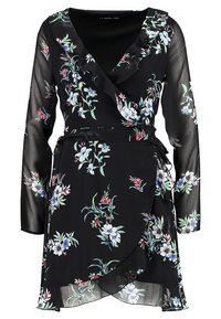 Schwarzes Blumen-Wickelkleid mit langen Ärmeln, das mit einem rüschierten Ausschnitt und lebhaften Blumenmustern in Blau, Rot und Grün versehen ist. Leichtes Material.