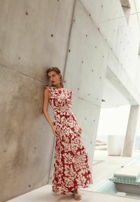 Next TALL - Maksikleit - red white