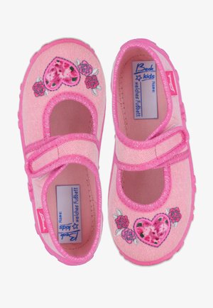 Rosa Stoffschuhe mit Gummisohle, versehen mit einem gestickten Herz- und Blütenmuster sowie einem glitzernden Riemen. Runde Zehenform und flexibles Material.