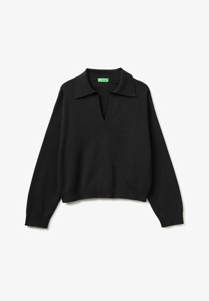 Schwarzer Langarm-Pullover mit Kragen und V-Ausschnitt, gerippte Bündchen und Saum, flach auf einem weißen Hintergrund liegend.