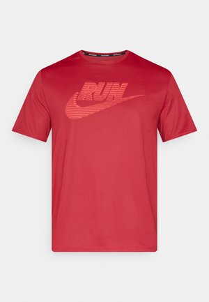 Camiseta vermelha da Nike feita de tecido leve, com mangas curtas e um gráfico texturizado "RUN" com o logótipo Nike swoosh.