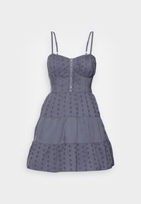 Šedé bavlněné šaty se špagetovými ramínky, zapínáním na knoflíky v přední části a květinovými výřezy. Mají vrstvenou sukni s rozšířeným lemem.