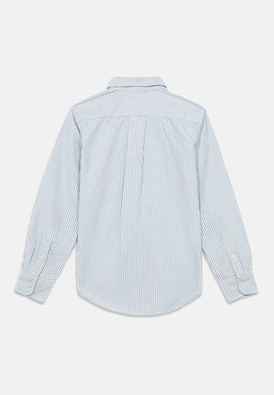 Μπλούζα με μακριά μανίκια και ρίγες σε ανοιχτό μπλε και λευκό χρώμα. Διαθέτει γιακά, μανσέτες με κουμπιά και πίσω καβάλο με πιέτες για καλύτερο σχήμα.