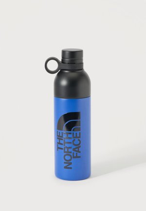 Gourde en métal bleue avec bouchon noir et poignée en boucle, marquée d'un grand logo noir "The North Face" sur le côté.
