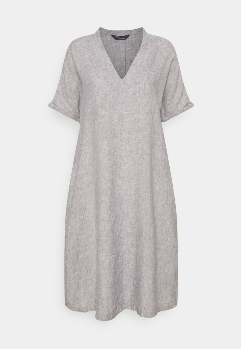 Robe en lin gris clair, longueur genou, avec manches courtes retroussées et col en V, présentée sur fond blanc.