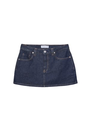 Gonna mini in denim blu scuro. Presenta cinque tasche, passanti per la cintura e chiusura con bottone, con cuciture a contrasto lungo le cuciture.