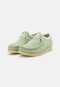 Clarks Originals WALLABEE - Sapatos de atacadores - pale green