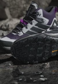 adidas Terrex TERREX SKYCHASER MID GTX W - Hikingsko - aurora plum/carbon/purple burst