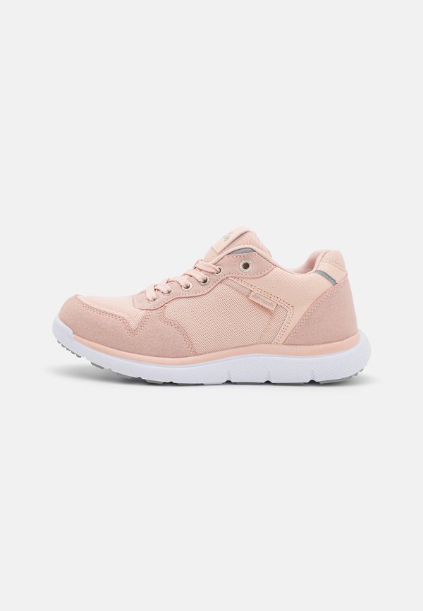 EXCURSION - Trainers - peach2