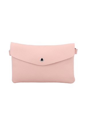 Rosa Leder-Clutch mit strukturiertem Finish, ausgestattet mit einem Klappenverschluss und einem silbernen Druckknopf. Kompakte rechteckige Form.