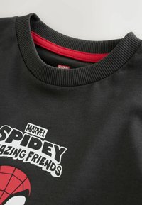 Nem kiválasztott, charcoal grey spidey