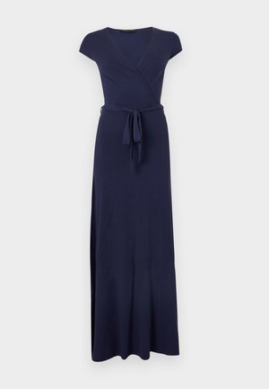 Robe longue bleu marine avec manches courtes, corsage portefeuille à encolure en V et ceinture en tissu nouée à la taille.