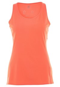 Débardeur corail vif en tissu texturé. Présente un col rond, un design sans manches et des accents de ventilation subtils.