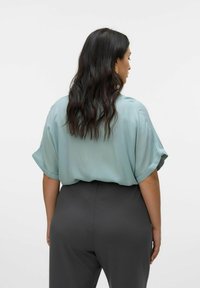 Vero Moda Curve VMCBEAUTY - Bluza - gray mist