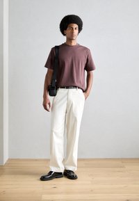Lindbergh O NECK TEE OVERSIZE - Navadna majica - berry brown