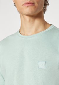 BOSS TALES - Navadna majica - turquoise/aqua