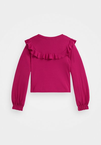 Magenta dolgimi rokavi z ruffled ovratnikom in elastičnimi manšetami, izdelan iz mehke tkanine, s krajšim dizajnom in enostavno teksturo.