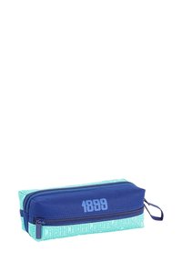 Piórnik z suwakiem, z niebieską górą i turkusową podstawą, z teksturowanym wzorem oraz nadrukiem "1899" na boku.