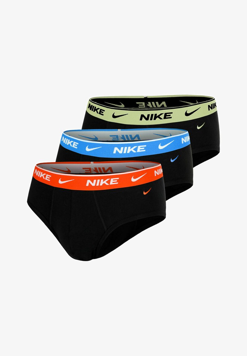 Tres slips negros de Nike con cinturas elásticas en naranja, azul y verde claro, cada uno con el logo y el swoosh de Nike.
