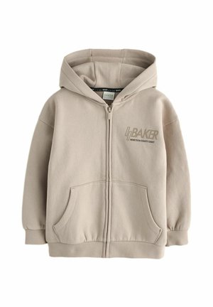 Beiger Kapuzenpullover mit Reißverschluss, Fronttaschen und "BAKER NINETEEN EIGHTY EIGHT" Logo auf der linken Brust.
